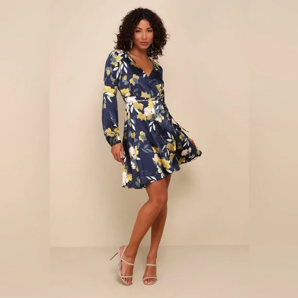 💐 Lulu’s “Love Is Life” Navy Floral Print Satin Wrap Dress - Picture 4 of 10